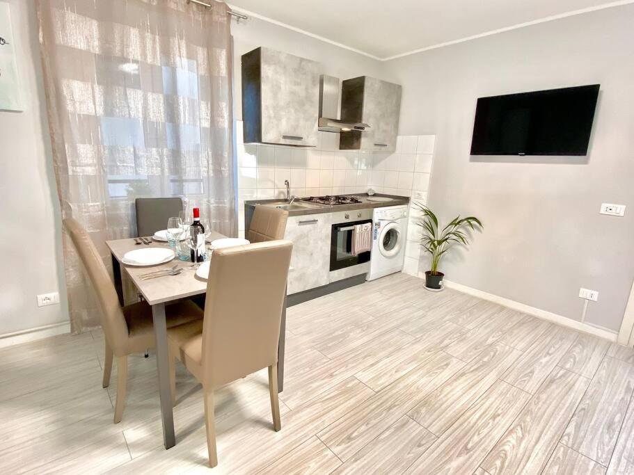Appartement Elegant Apartment- 8 Mins Walk To Center - Free Parking Côme