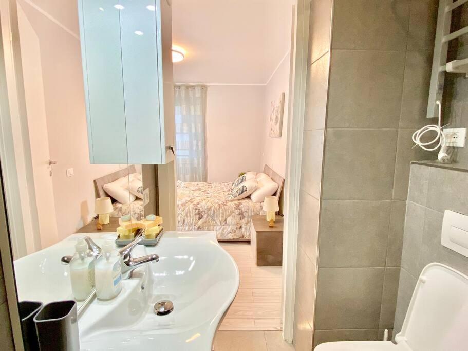 Elegant Apartment- 8 Mins Walk To Center - Free Parking Appartement Côme